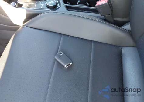 2020 Volkswagen Tiguan 2.0T Se/2.0T Se R-Line Black/2.0T Sel z USA, uszkodzony, nr VIN 3VV2B7AX4LM174180